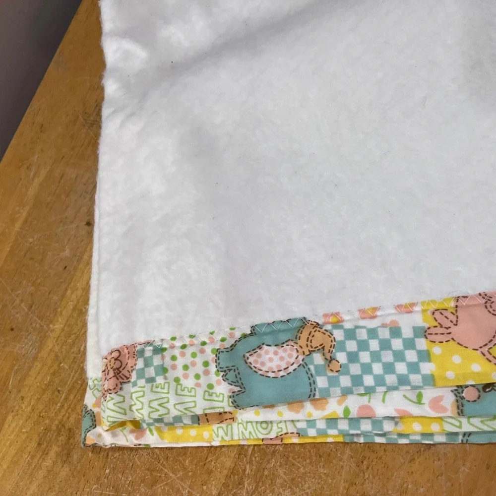 Vtg Handmade Plush Baby Blanket‎ Animal Patchwork Border White Fleece 36x48